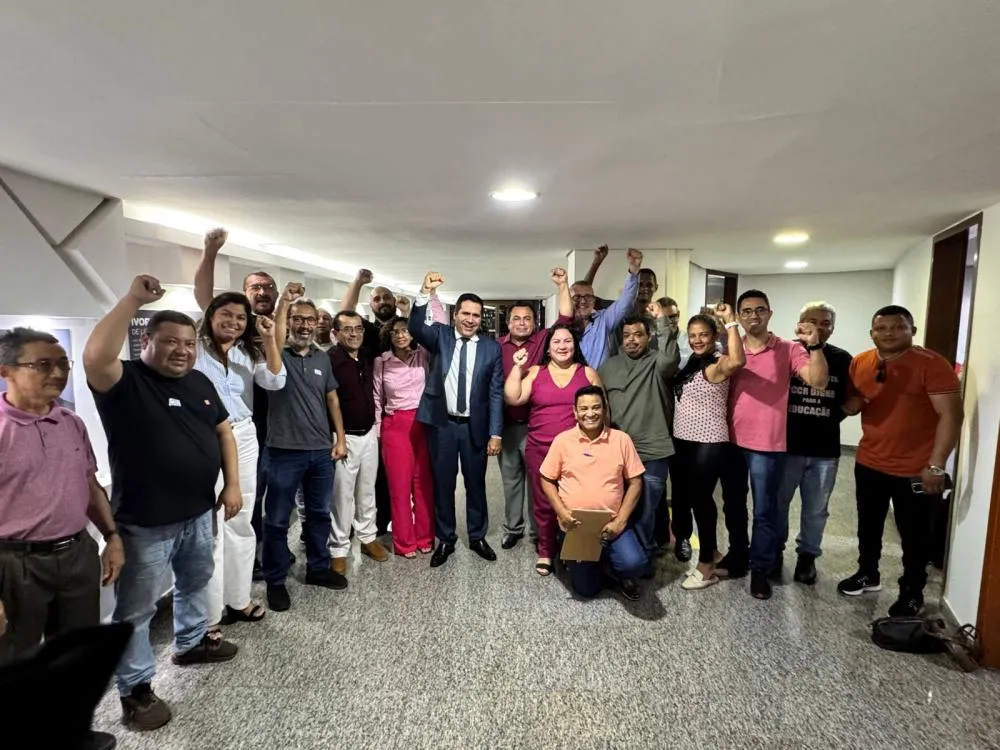 Marcus Marcelo homenageia professores, destaca PCCR e assegura que seguirá como voz ativa na defesa da categoria
